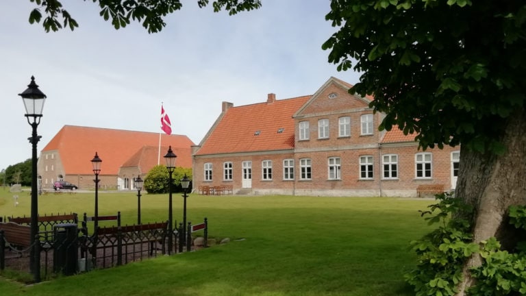 Ophold ved Gram Slot med fossiljagt