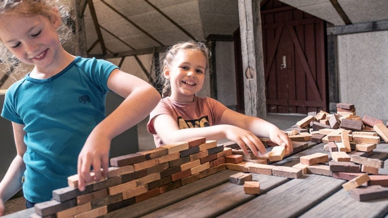 Få et glimt af teglværkslivet