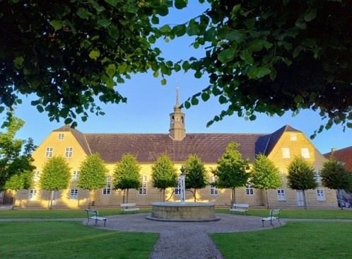 BILLETTER KAN KUN KØBES I DØREN